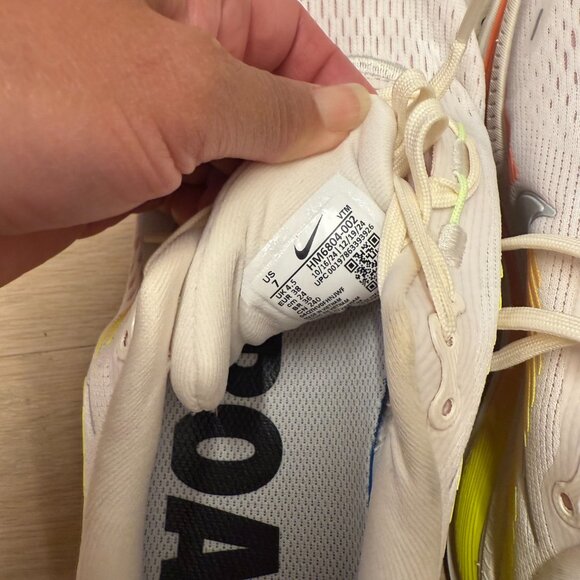 (<20 miles) Nike Women's Vomero 18 Running Shoes - Size 7 - Picture 4 of 6